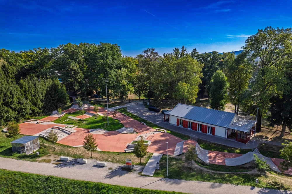 Klub u skateparku